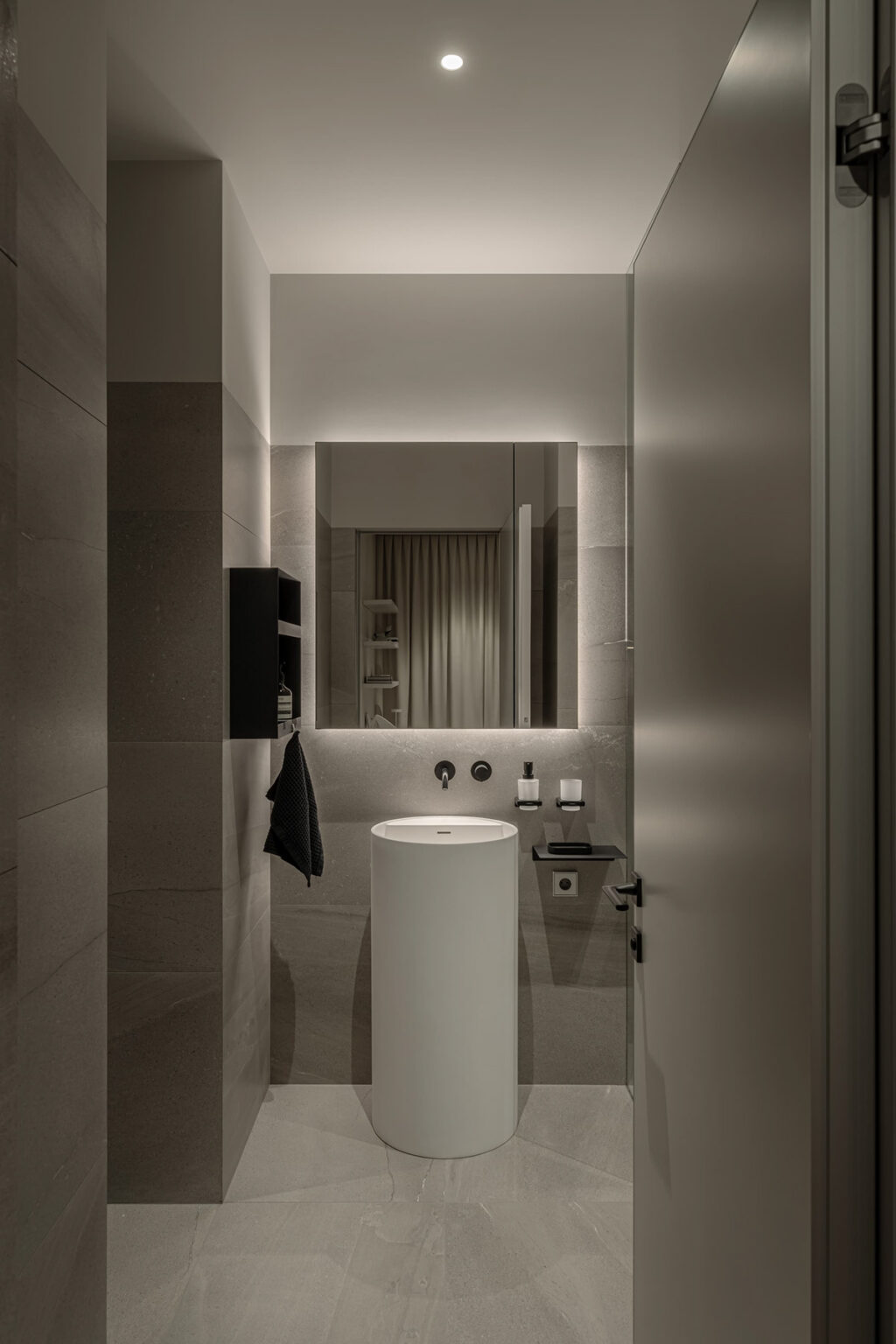 led illuminated mirror