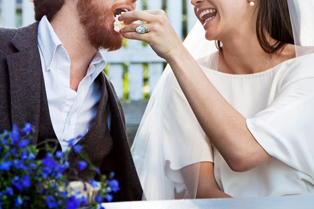 Wedding cake bride and groom Getty Bride feeds groom wedding cake (stock photo)